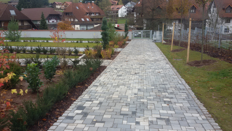 gepflasterte Wege